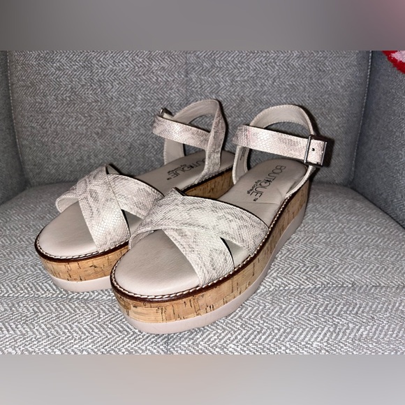 Fluffie sandal by Corky's Champagne strap platform sandals size 7 - Picture 2 of 8